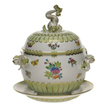 Soup tureen, with platter, dolphin knob - Queen Victoria