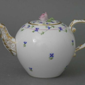 Teapot, rose knob - Petite Blue Garland