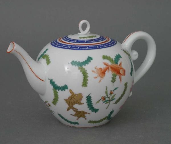 Teapot, dolphin knob - Chinese FIsh
