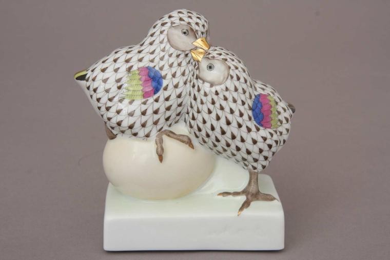 Pair of chicks on egg - Assorted Decors