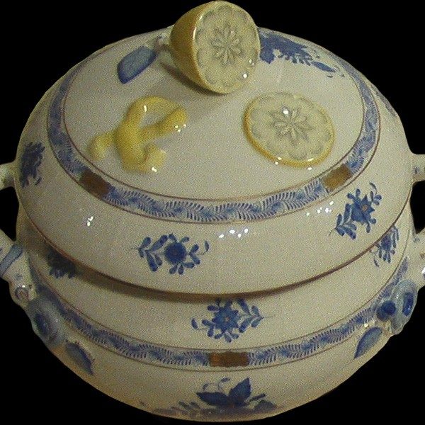 Soup tureen, lemon knob - Chinese Bouquet Blue