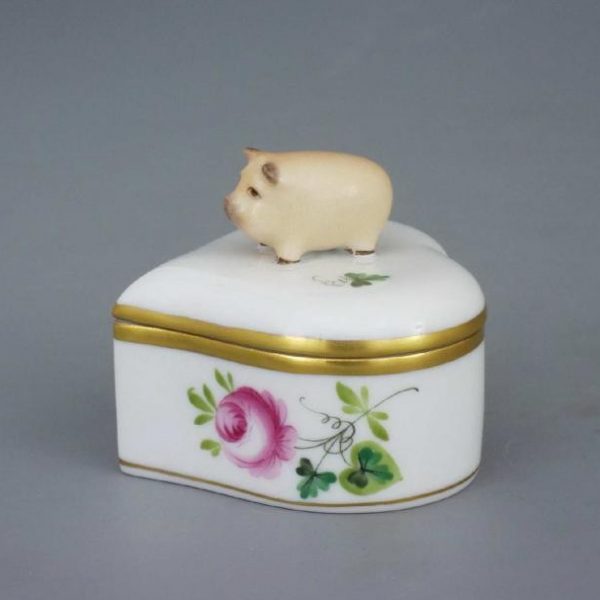 Fancy box, heart-shaped, pig knob