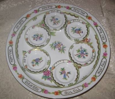 Queen Victoria Seder Plate with small plates (6)
