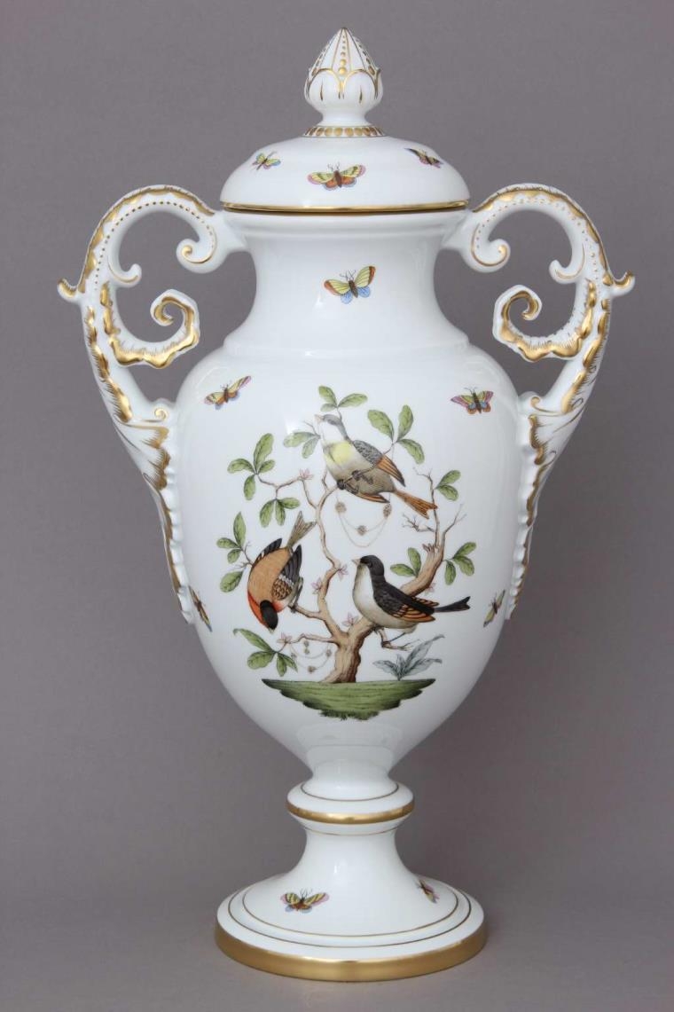 Fancy vas with lid - Queen Victoria
