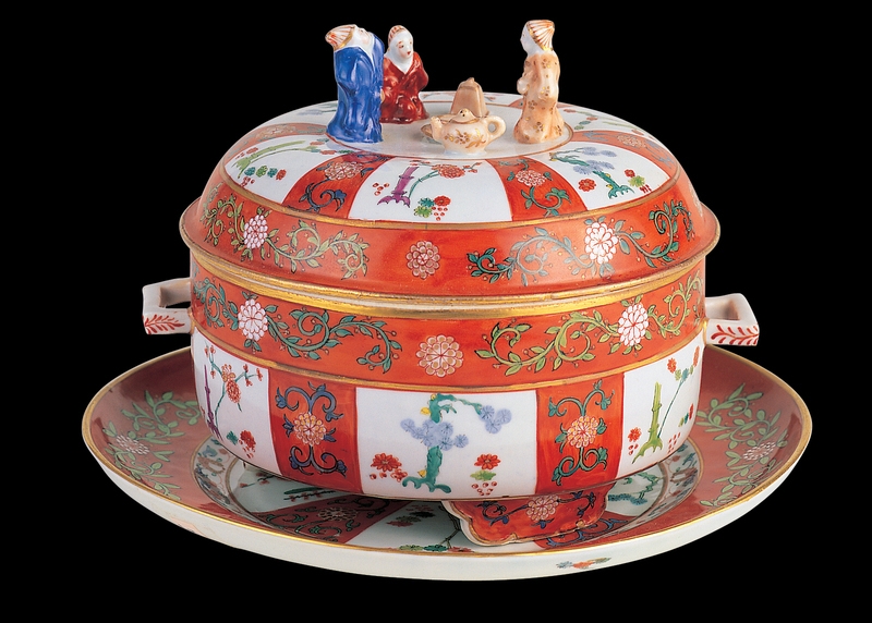 Godollo Tea Box with Mandarin Knobs