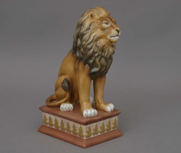 15225-0-00 MCD-2 15225-0-00 MCD Lion on Pedestal - Matt Natural Herend Animal Figurine