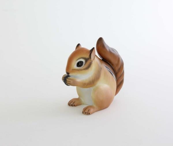 Baby Squirrel - Matt Natural Herend Baby Squirrel - with the realistic natural painting and matt finish. Perfect choice as a gift or for your collection!