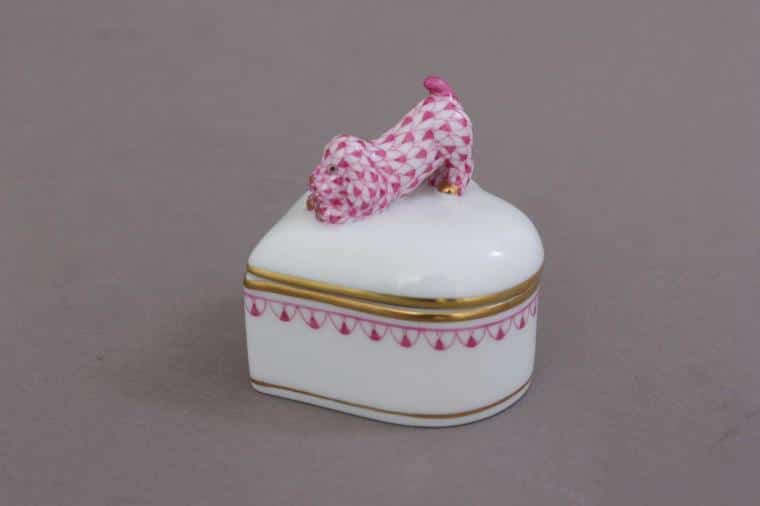 06112-0-91 BVHP1 Heart-shaped Box - Dog Knob - Fishnet Pink New home decor and perfect gift - cute heart shaped bo with dog knob - hand painted with world-famouse fishnet decor