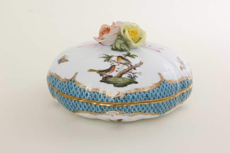 Bonbonniere, Rose Knob - Rothschild Turquoise Fishnet 6.7 inch diameter fine china  bonbonniere with hand-painted with unique Herend Porcelain Rothschild with Turquoise Fish Scale edge. 06026-0-09 RO-ETQ