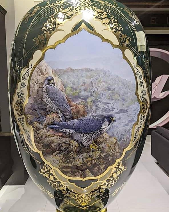 Herend Falcon Masterpiece Vase Limited Edition to 10 pcs.jpg