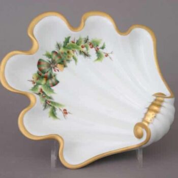 Shell - Christmas Noel 07521-FTNOEL Great gift for any occasion. Shell decor dish hand-painted with classic Herend decor with a modern twist