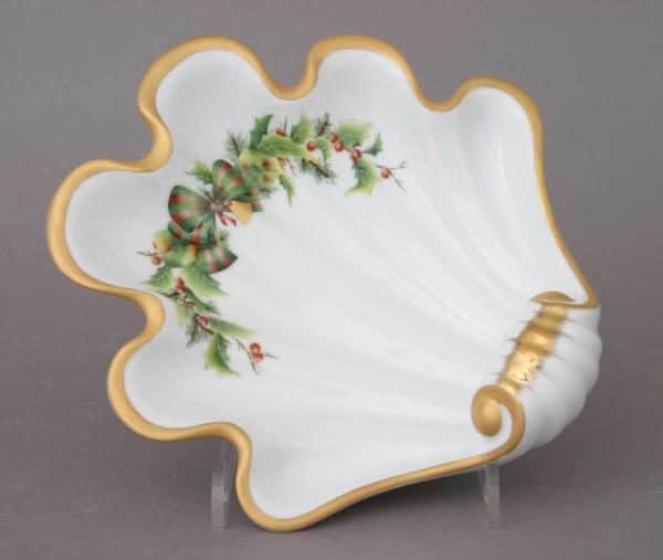 Shell - Christmas Noel 07521-FTNOEL Great gift for any occasion. Shell decor dish hand-painted with classic Herend decor with a modern twist