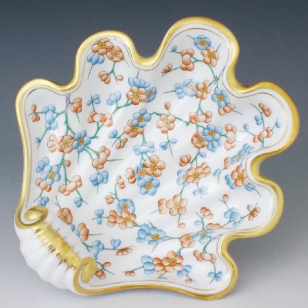 Shell - Cherry Blossom Masterpiece 07521-PFC Great gift for any occasion. Shell decor dish hand-painted with classic Herend decor with a modern twist