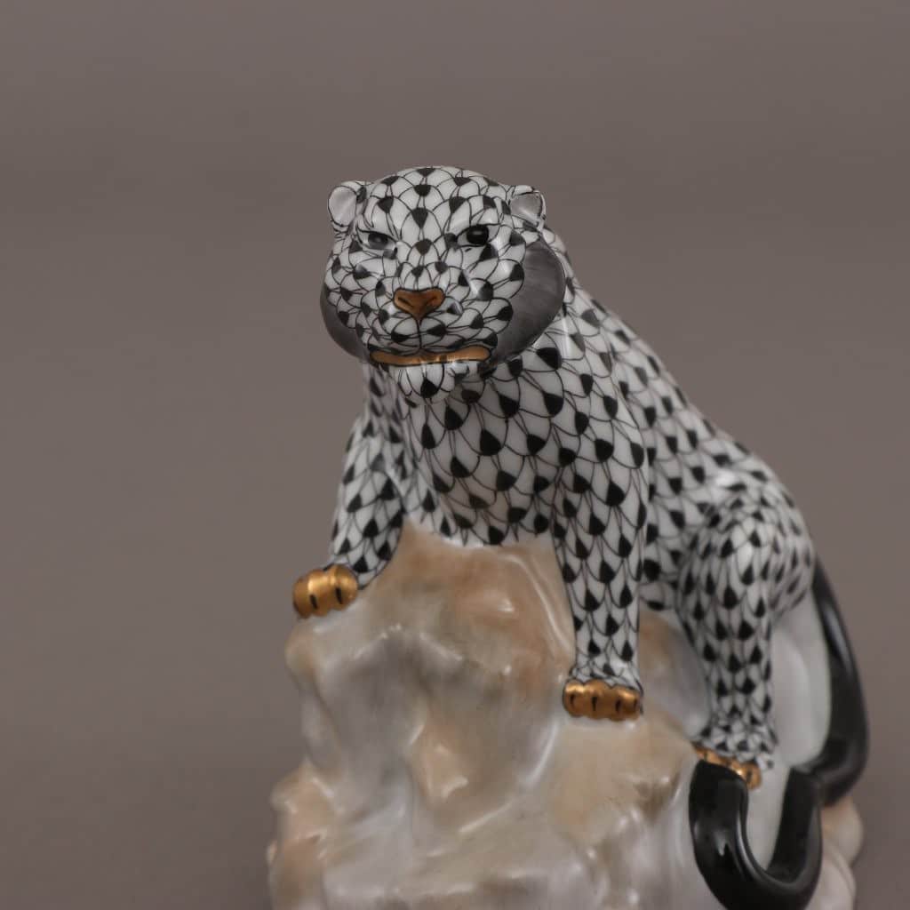 Herend-Porcelain-Tiger-Figurine-16279-0-00 VHNM-2