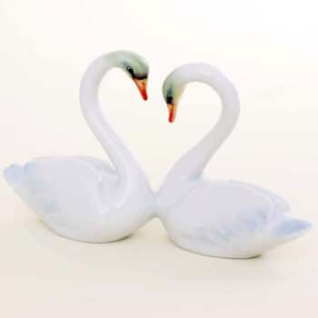 Herend-Kissing-Swans-05199-C